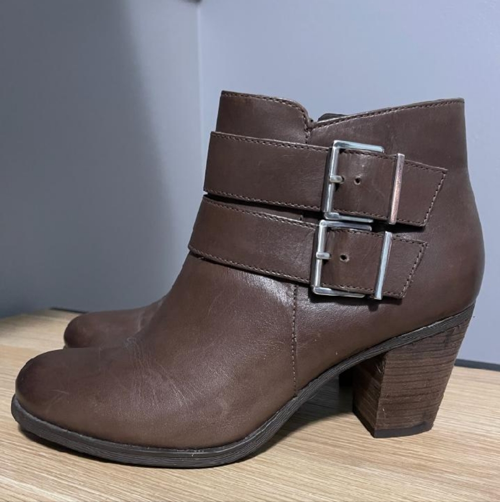 Clark's boots size 8.5